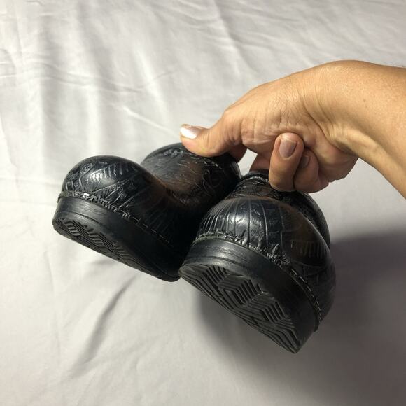 Dansko Clogs Women's Size 38 Floral Tooled Leather Clog Black Scandi Girl - Picture 5 of 9